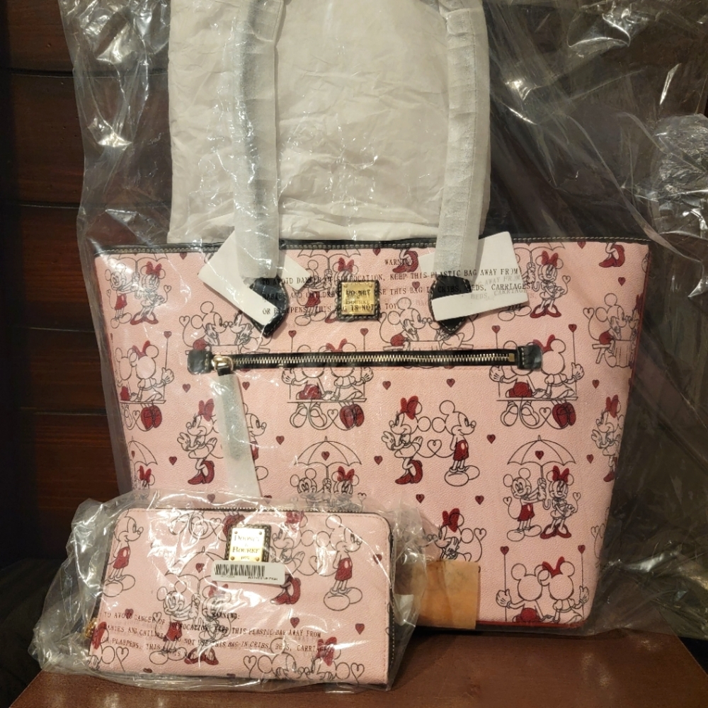 NEW Disney Dooney & Bourke Mickey and Minnie 2022 Valentine Tote Bag and Wallet
